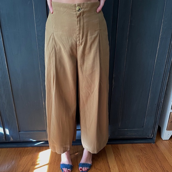 Zara light Olive green pleated wide leg pant Sz US Women’s US Small - Picture 1 of 4